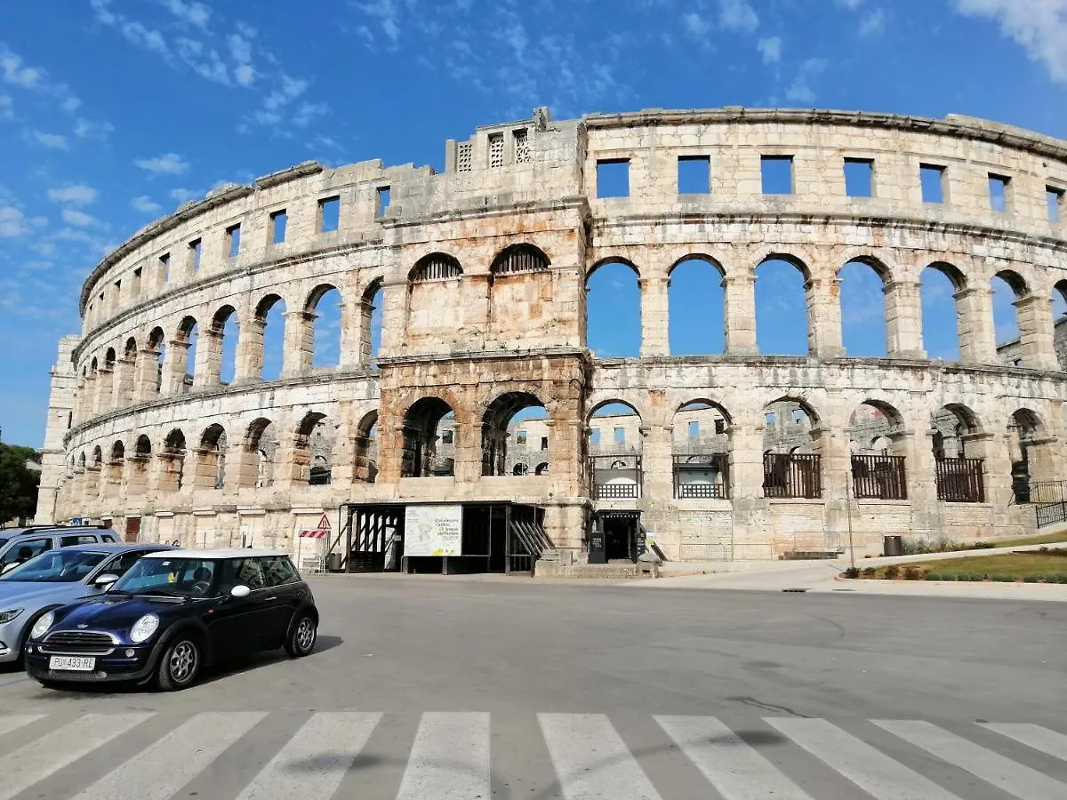 Center Penthouse Apartment Pula