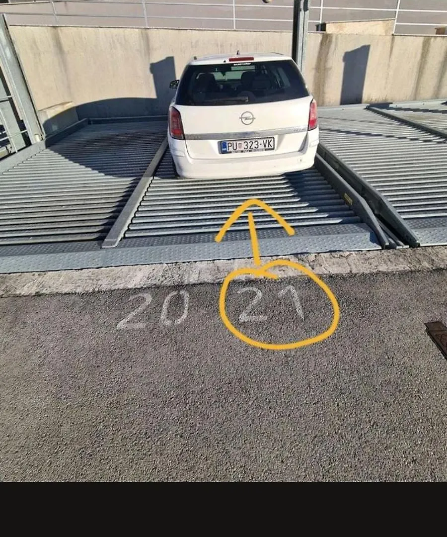 Center Penthouse Apartment Pula Croatia