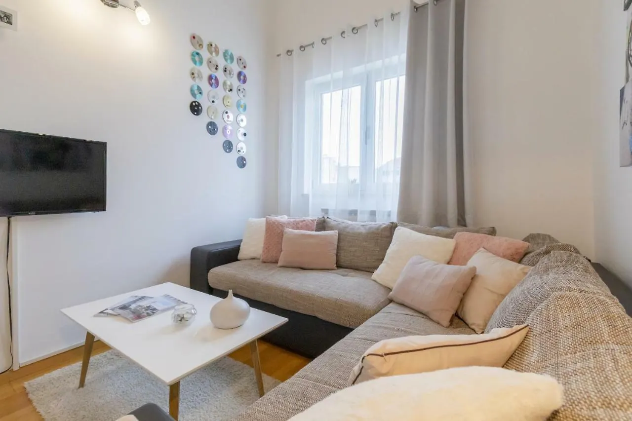 Center Penthouse Apartment Pula