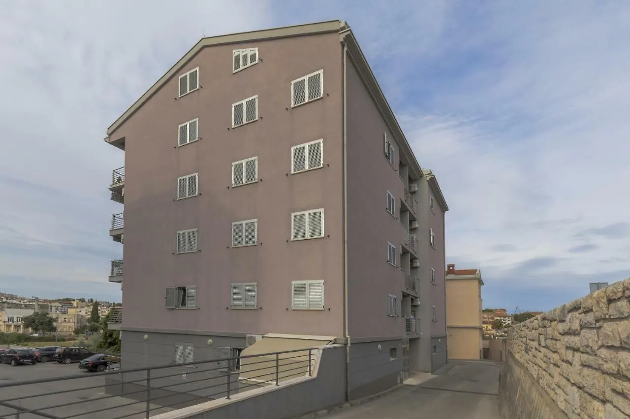 Center Penthouse Apartment Pula