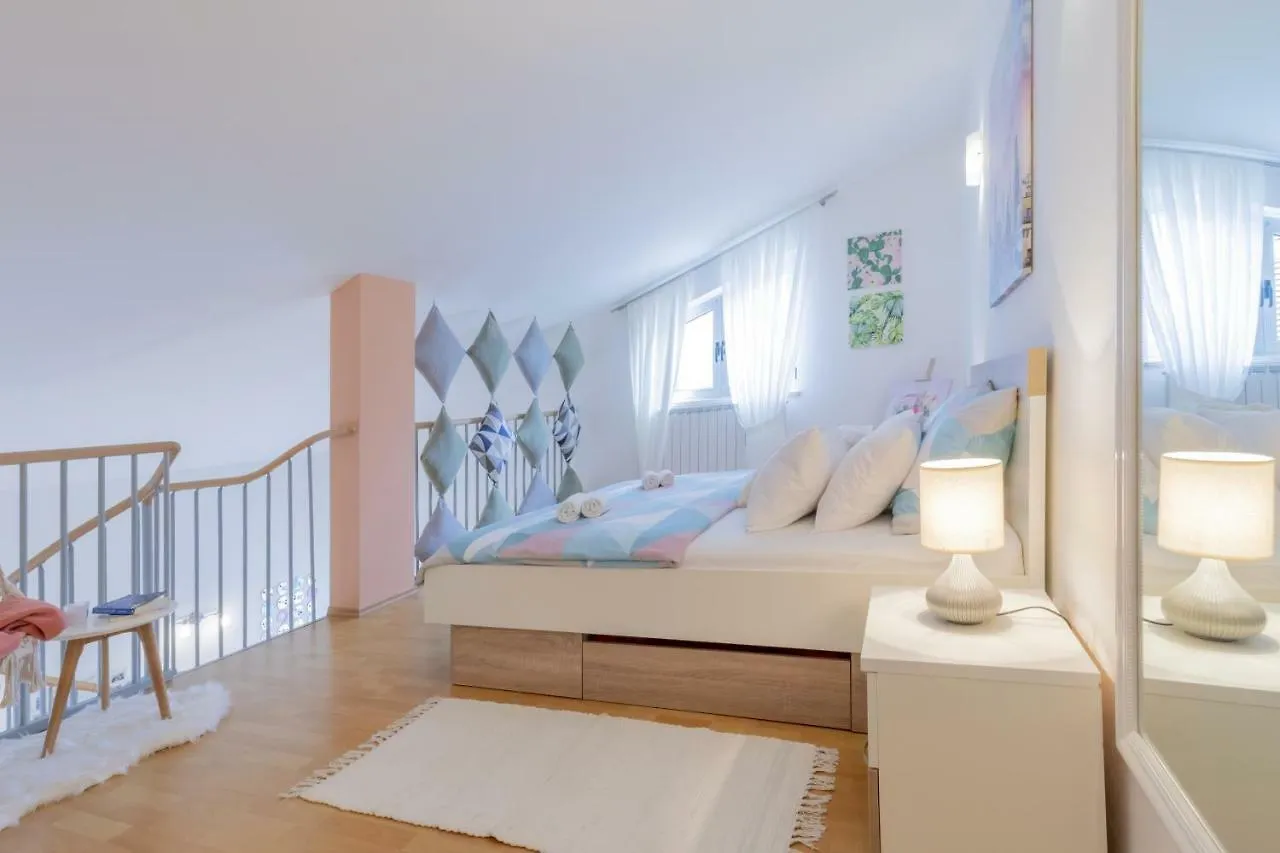 Center Penthouse Apartment Pula